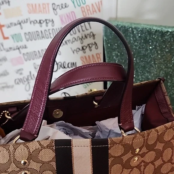 COACH DEMPSEY TOTE 40" - Picture 7 of 14